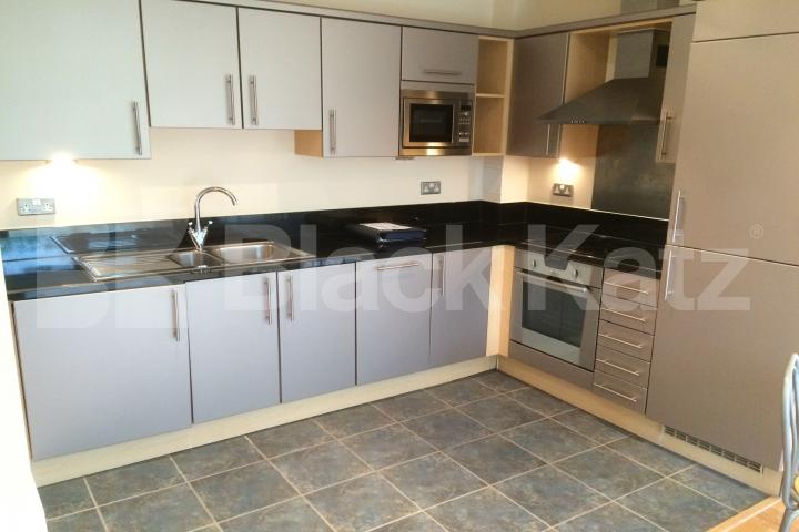 Flooded With Natural Light & Superbly Located  Vesta Court - Long Lane, London Bridge